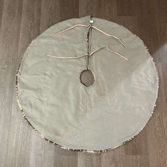 NWOT Faux Deer Tree Skirt - Picture 6 of 6